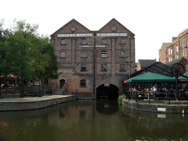 Canalhouse outside 2